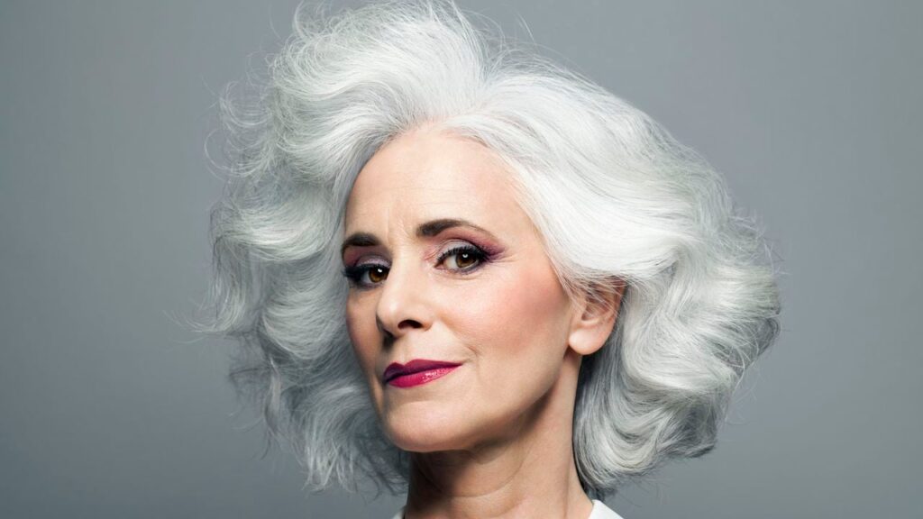 como oscurecer el pelo canoso de forma natural