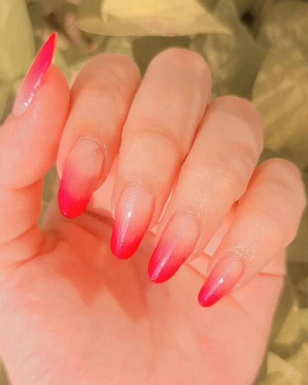 como pintar unas con sombras de ojos