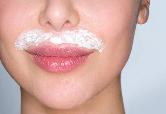 es seguro usar una crema post depilatoria en el rostro