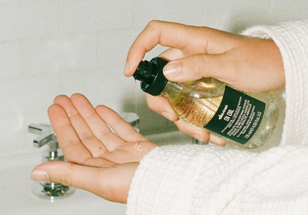 puede un serum para el cabello utilizarse en cabello tenido o con tratamientos quimicos