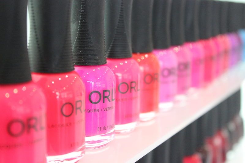 que quimicos contiene el esmalte de unas